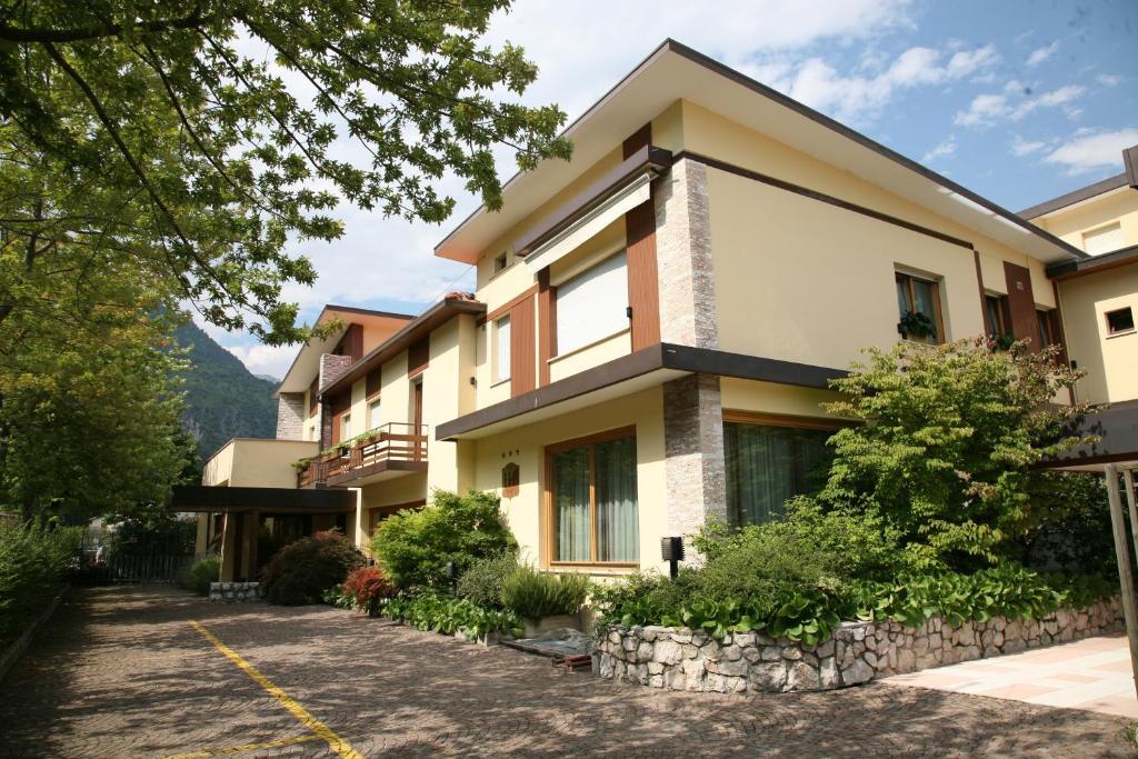 Albergo Benito Ponte nellʼAlpi Zewnętrze zdjęcie